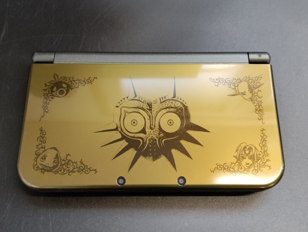 New Nintendo 3DS XL - "Majora's Mask" Edition