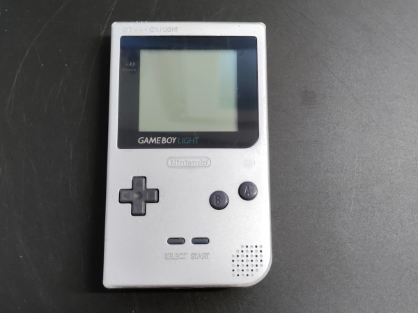 Game Boy Light Silber