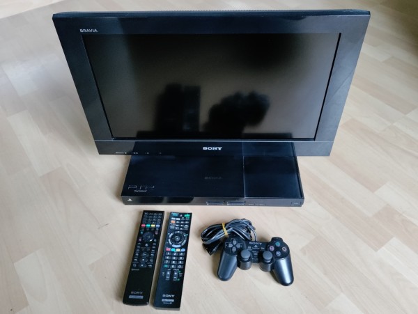 Sony KDL-22PX300 mit integrierter PS2 Konsole