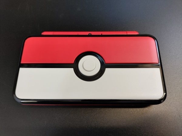 New Nintendo 2DS XL - Poke Ball Edition